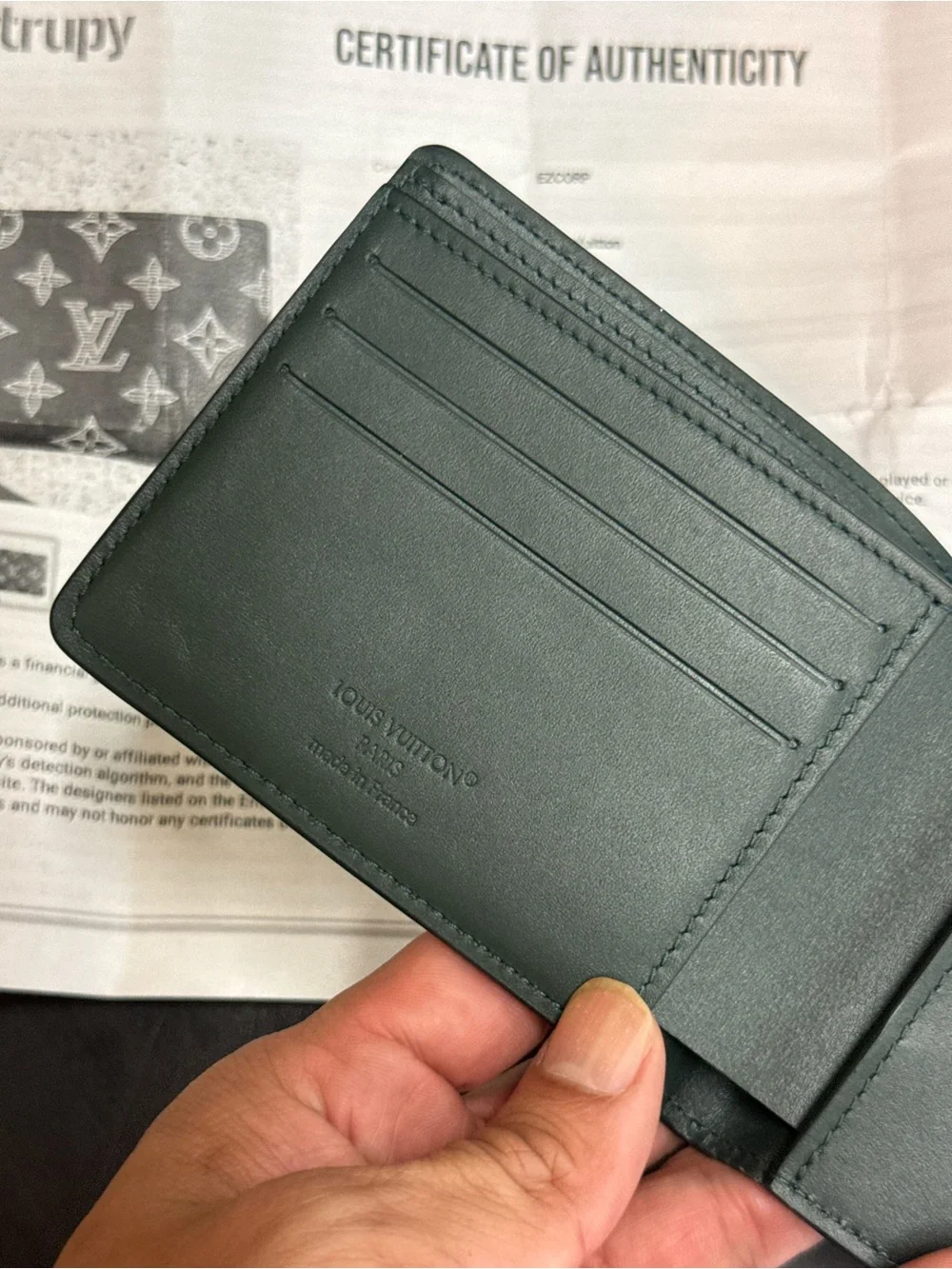 NEW RARE! Louis Vuitton LV Monogram Canvas Bi-Fold Wallet luxury card holder